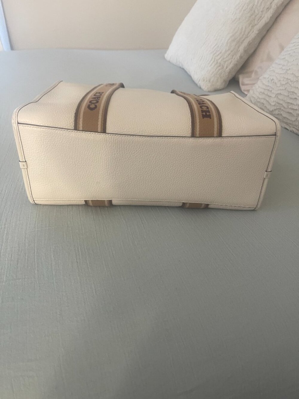 Coach Large Crossbody - Picture 3 of 5